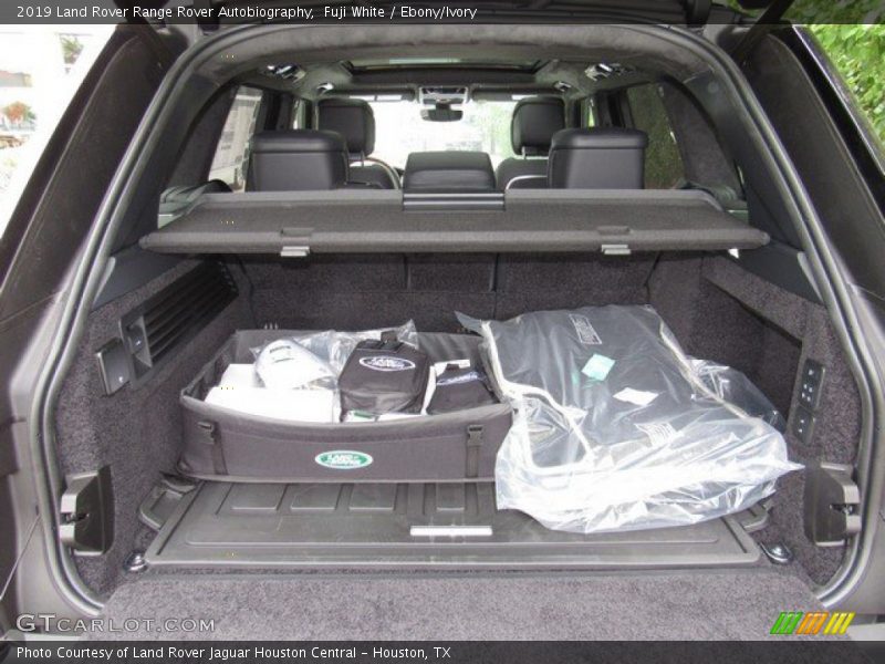  2019 Range Rover Autobiography Trunk