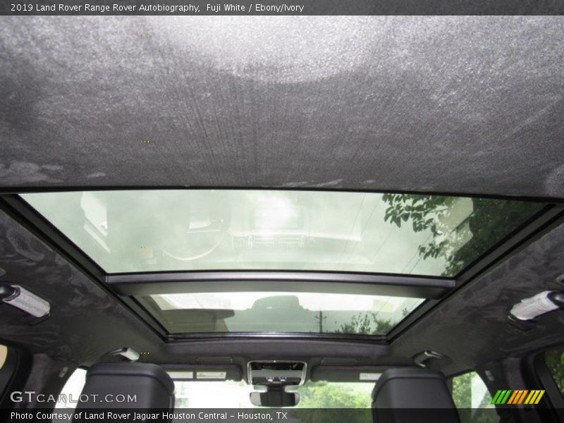 Sunroof of 2019 Range Rover Autobiography