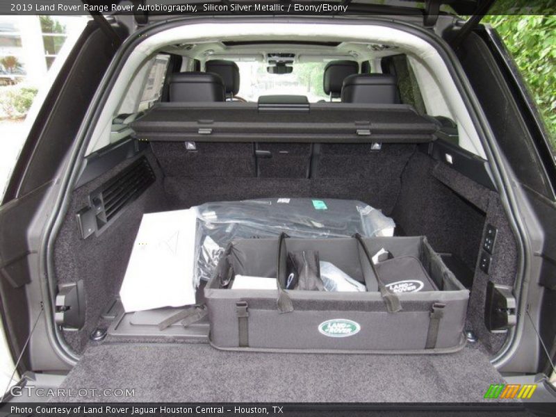  2019 Range Rover Autobiography Trunk