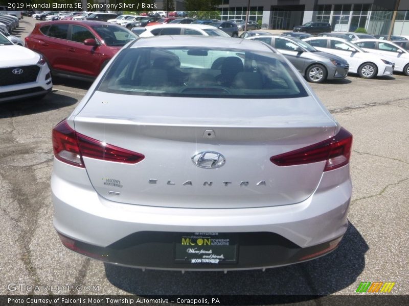 Symphony Silver / Black 2019 Hyundai Elantra SE