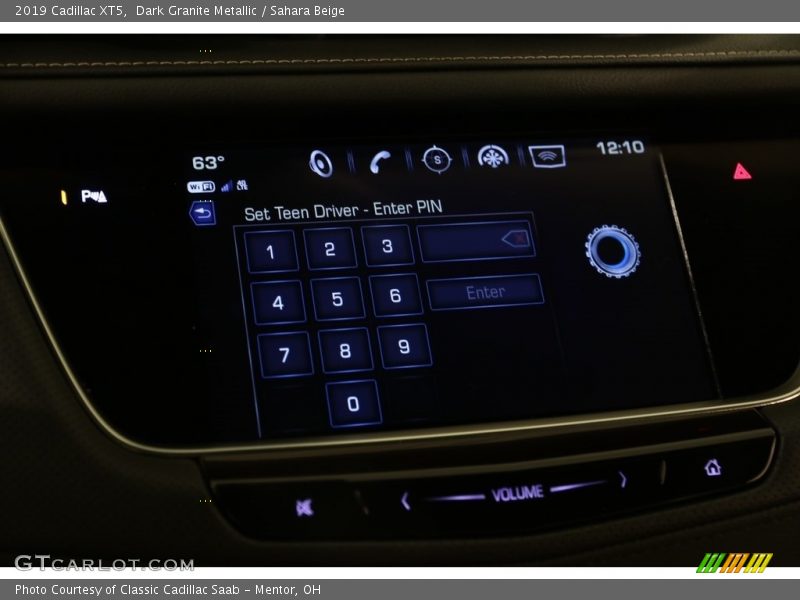 Dark Granite Metallic / Sahara Beige 2019 Cadillac XT5