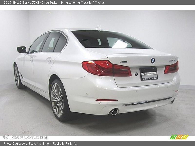 Mineral White Metallic / Mocha 2019 BMW 5 Series 530i xDrive Sedan