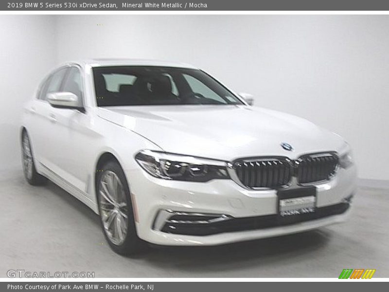 Mineral White Metallic / Mocha 2019 BMW 5 Series 530i xDrive Sedan