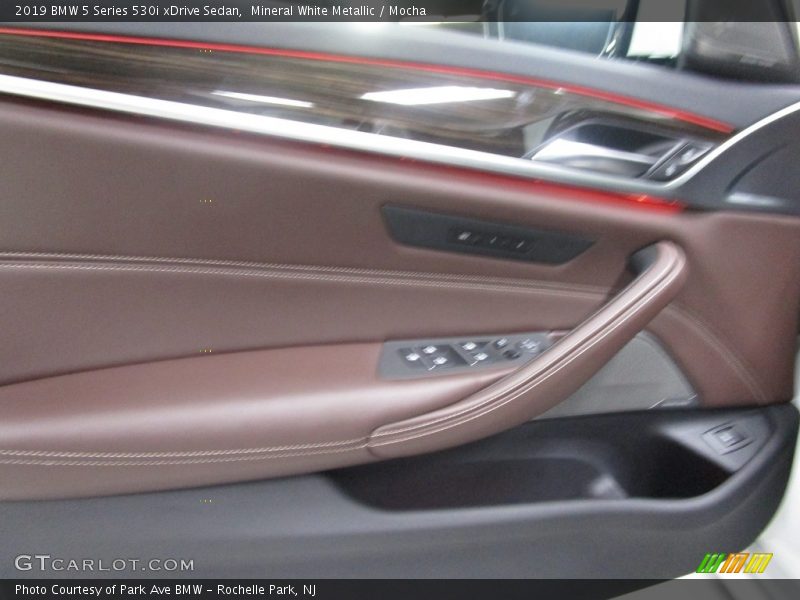 Mineral White Metallic / Mocha 2019 BMW 5 Series 530i xDrive Sedan