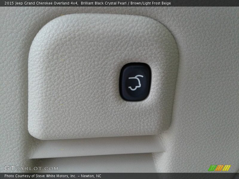 Brilliant Black Crystal Pearl / Brown/Light Frost Beige 2015 Jeep Grand Cherokee Overland 4x4