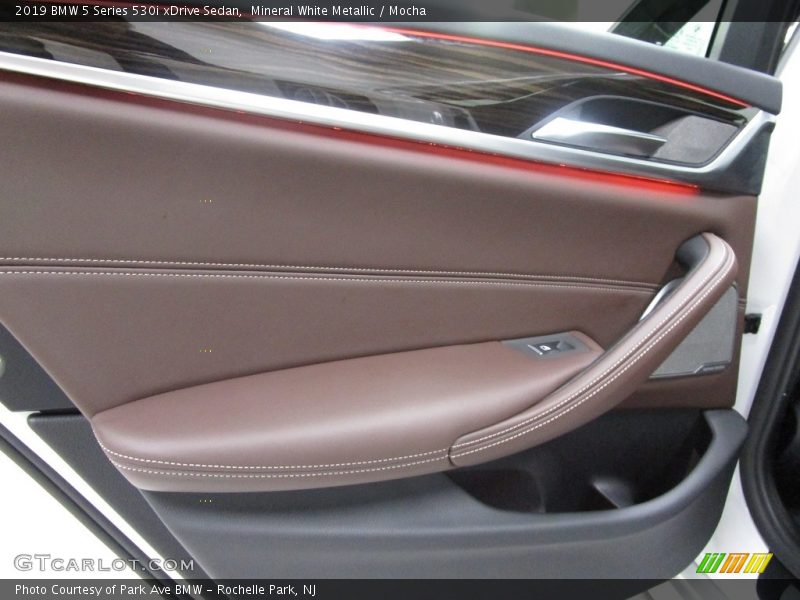 Mineral White Metallic / Mocha 2019 BMW 5 Series 530i xDrive Sedan