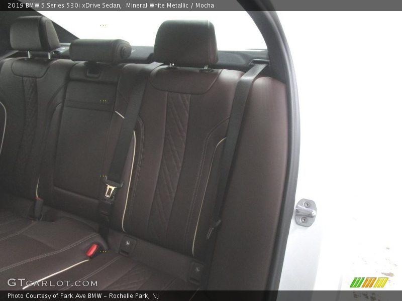 Mineral White Metallic / Mocha 2019 BMW 5 Series 530i xDrive Sedan