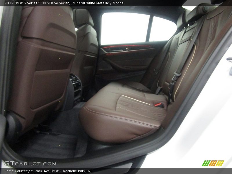 Mineral White Metallic / Mocha 2019 BMW 5 Series 530i xDrive Sedan