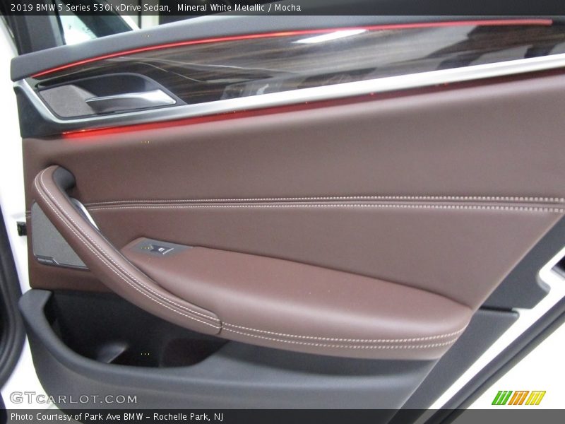 Mineral White Metallic / Mocha 2019 BMW 5 Series 530i xDrive Sedan