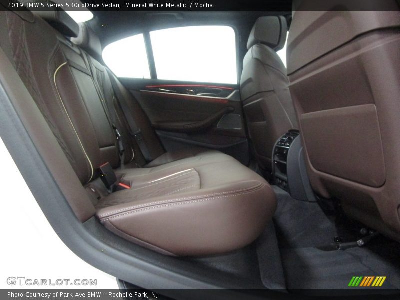 Mineral White Metallic / Mocha 2019 BMW 5 Series 530i xDrive Sedan