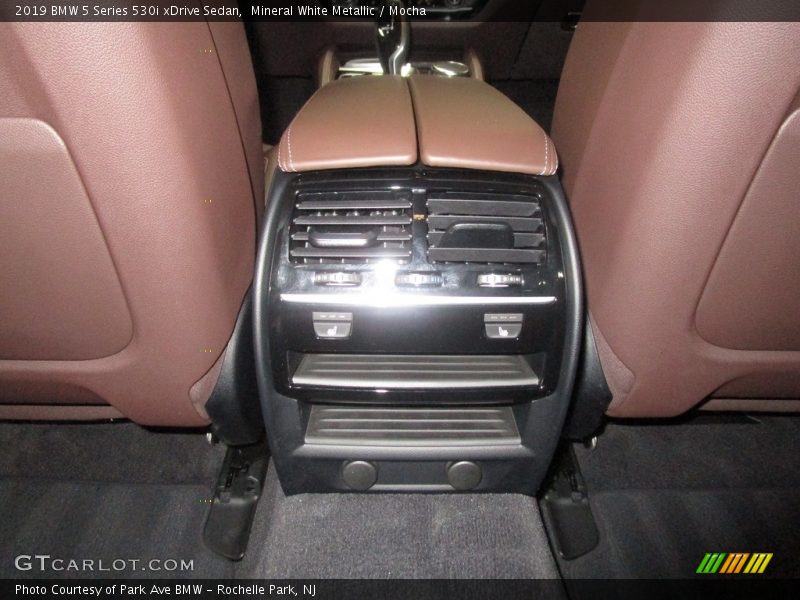 Mineral White Metallic / Mocha 2019 BMW 5 Series 530i xDrive Sedan
