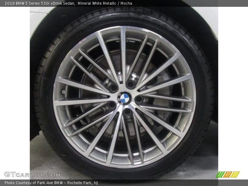 Mineral White Metallic / Mocha 2019 BMW 5 Series 530i xDrive Sedan