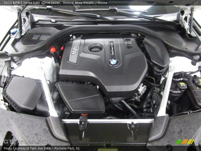 Mineral White Metallic / Mocha 2019 BMW 5 Series 530i xDrive Sedan