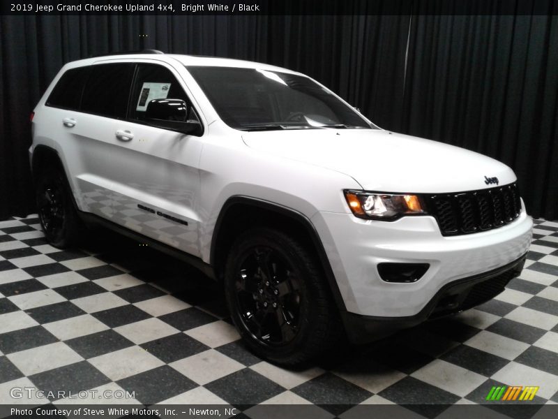 Bright White / Black 2019 Jeep Grand Cherokee Upland 4x4