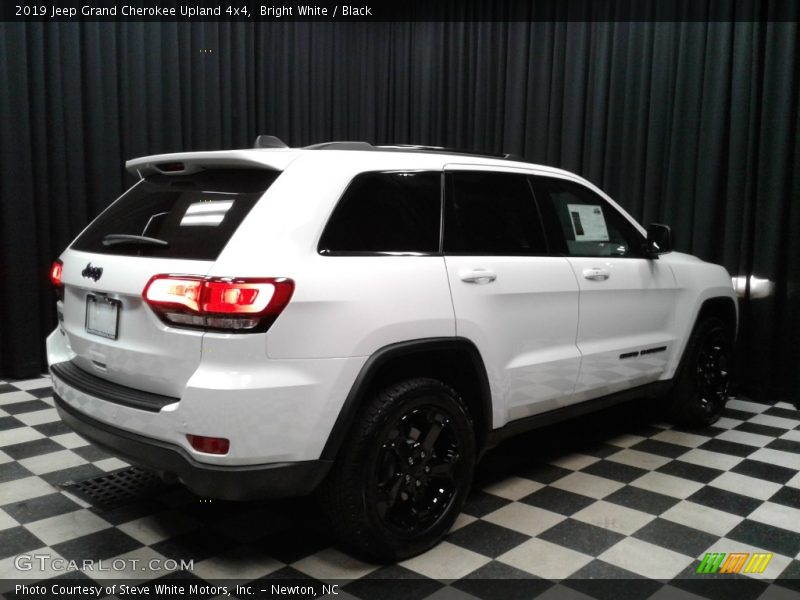 Bright White / Black 2019 Jeep Grand Cherokee Upland 4x4