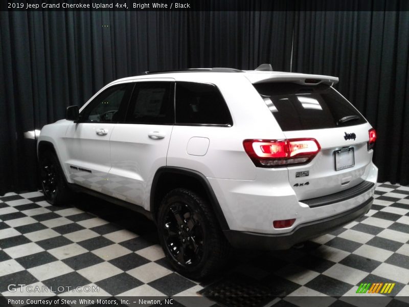Bright White / Black 2019 Jeep Grand Cherokee Upland 4x4