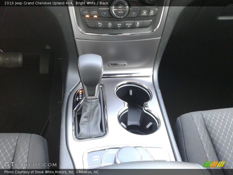 Bright White / Black 2019 Jeep Grand Cherokee Upland 4x4
