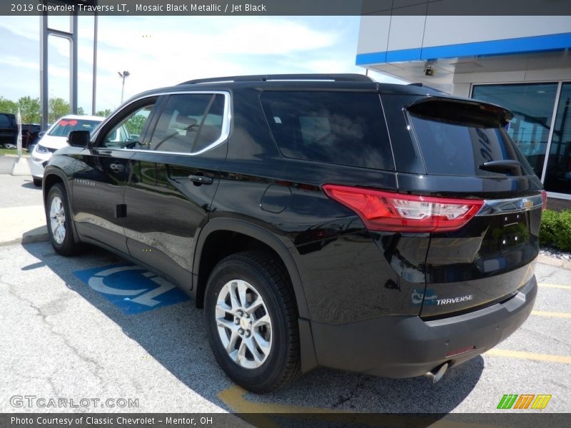 Mosaic Black Metallic / Jet Black 2019 Chevrolet Traverse LT