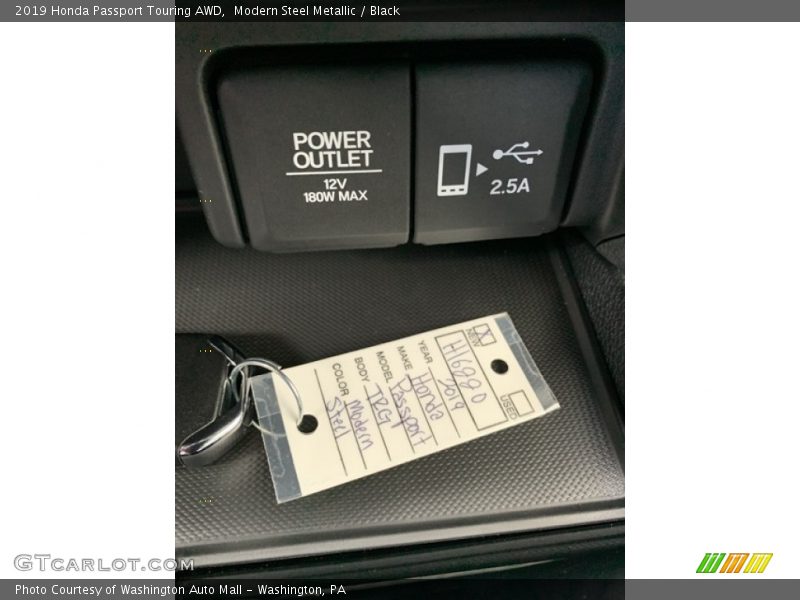Modern Steel Metallic / Black 2019 Honda Passport Touring AWD