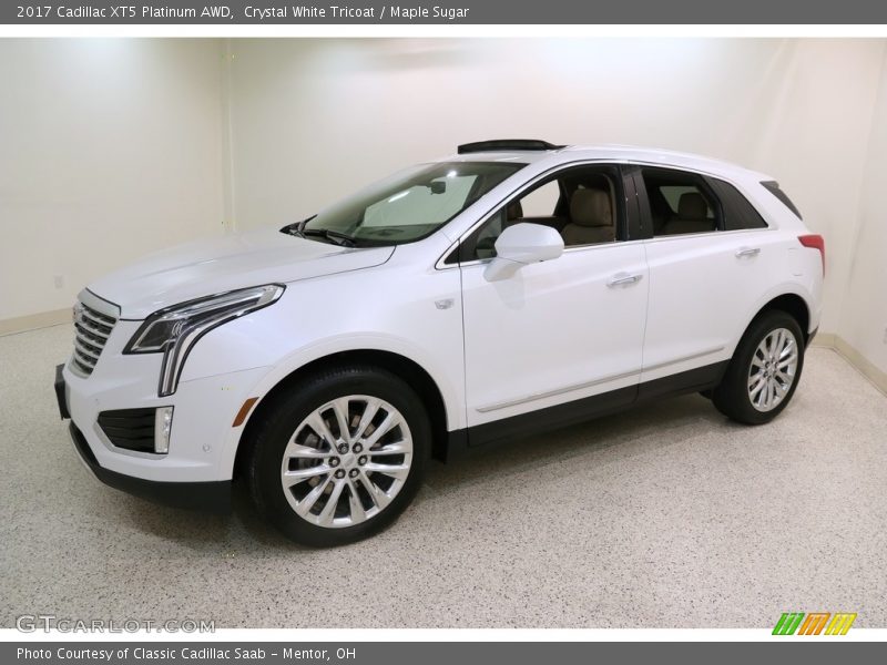 Crystal White Tricoat / Maple Sugar 2017 Cadillac XT5 Platinum AWD