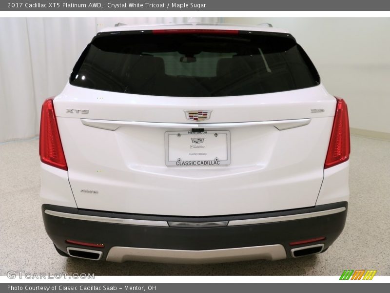 Crystal White Tricoat / Maple Sugar 2017 Cadillac XT5 Platinum AWD