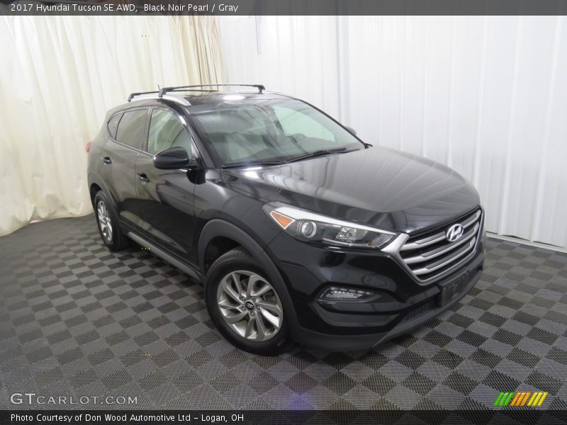 Black Noir Pearl / Gray 2017 Hyundai Tucson SE AWD
