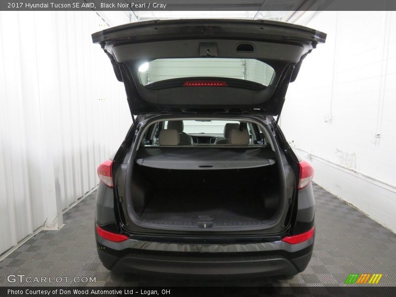 Black Noir Pearl / Gray 2017 Hyundai Tucson SE AWD