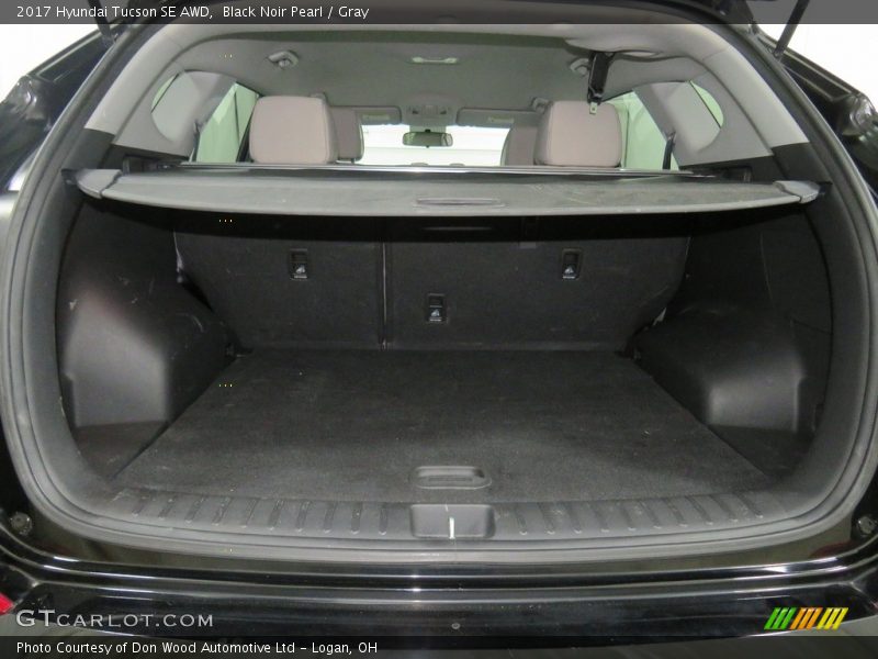 Black Noir Pearl / Gray 2017 Hyundai Tucson SE AWD