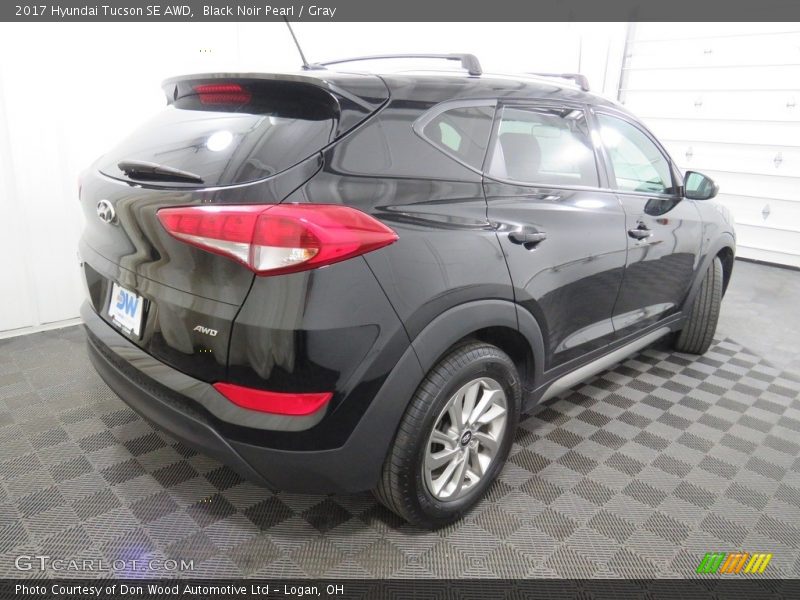 Black Noir Pearl / Gray 2017 Hyundai Tucson SE AWD