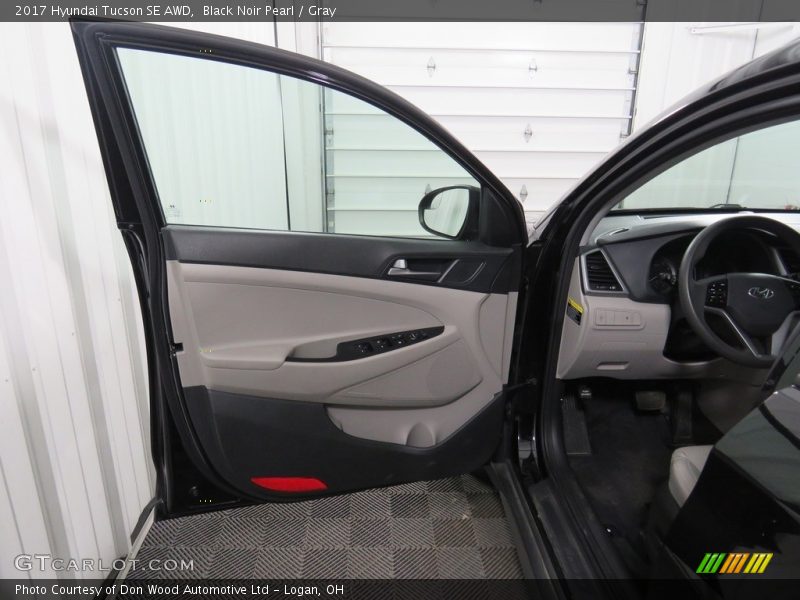 Black Noir Pearl / Gray 2017 Hyundai Tucson SE AWD