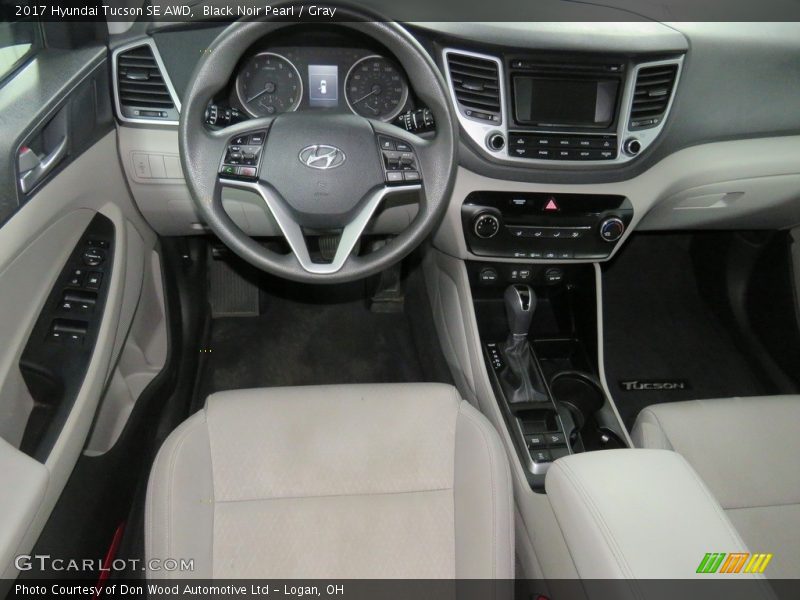 Black Noir Pearl / Gray 2017 Hyundai Tucson SE AWD