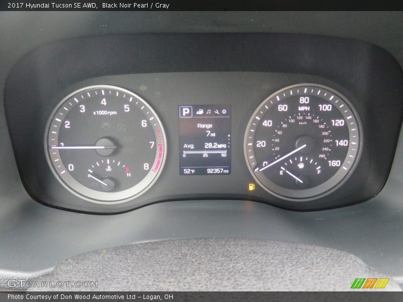 Black Noir Pearl / Gray 2017 Hyundai Tucson SE AWD