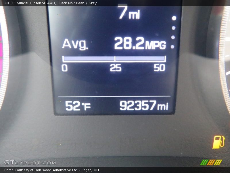 Black Noir Pearl / Gray 2017 Hyundai Tucson SE AWD