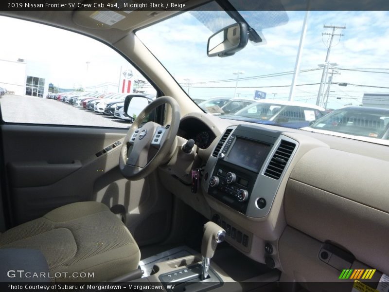 Midnight Black / Beige 2019 Nissan Frontier SV Crew Cab 4x4