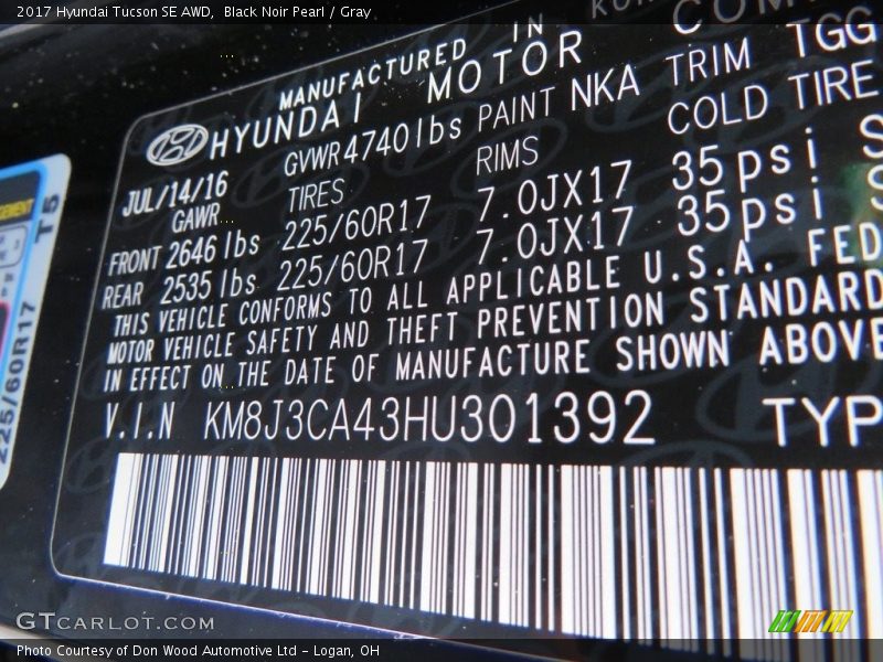 Black Noir Pearl / Gray 2017 Hyundai Tucson SE AWD