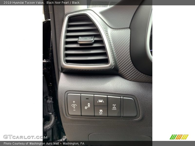 Black Noir Pearl / Black 2019 Hyundai Tucson Value