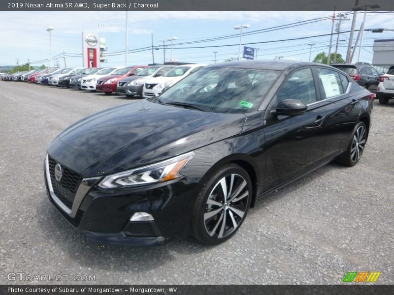 Front 3/4 View of 2019 Altima SR AWD
