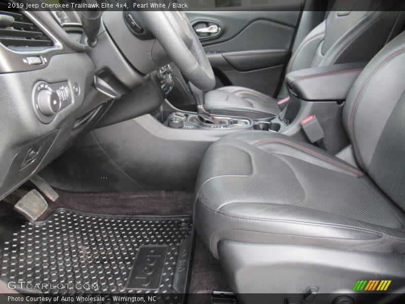Pearl White / Black 2019 Jeep Cherokee Trailhawk Elite 4x4