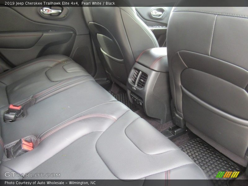 Pearl White / Black 2019 Jeep Cherokee Trailhawk Elite 4x4