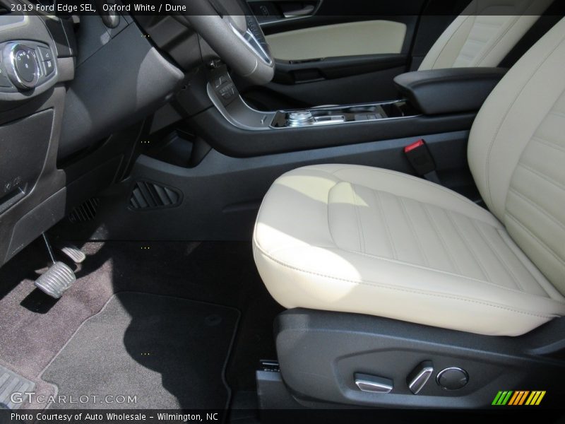 Oxford White / Dune 2019 Ford Edge SEL