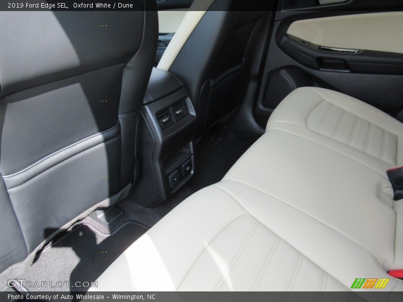 Oxford White / Dune 2019 Ford Edge SEL