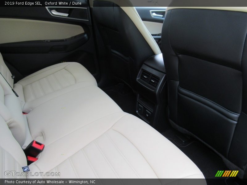 Oxford White / Dune 2019 Ford Edge SEL