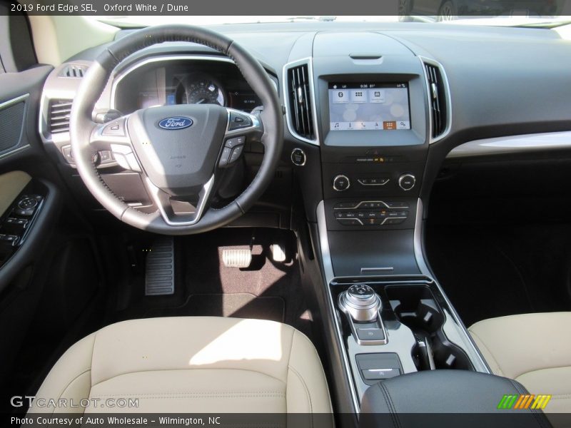 Oxford White / Dune 2019 Ford Edge SEL