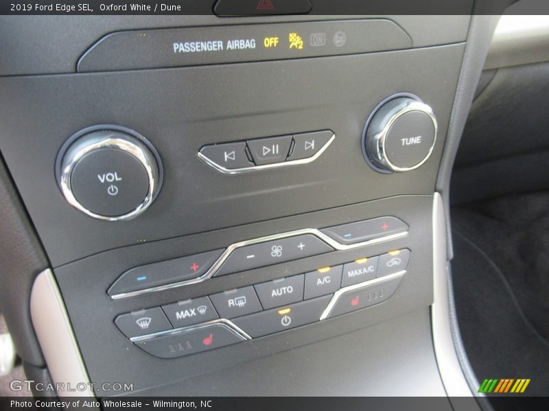 Oxford White / Dune 2019 Ford Edge SEL