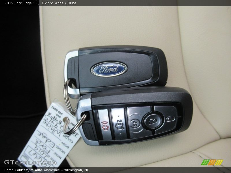 Oxford White / Dune 2019 Ford Edge SEL