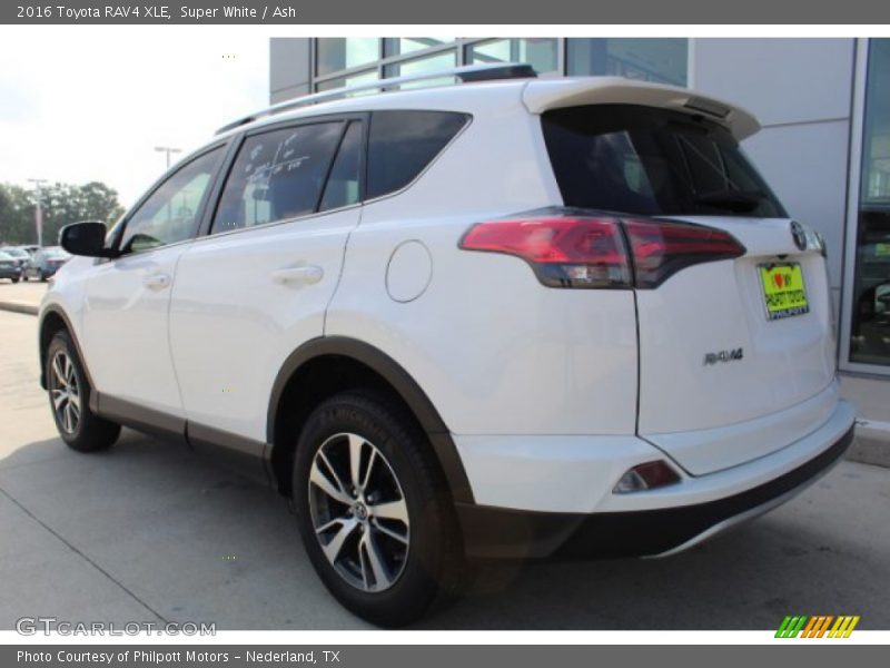 Super White / Ash 2016 Toyota RAV4 XLE