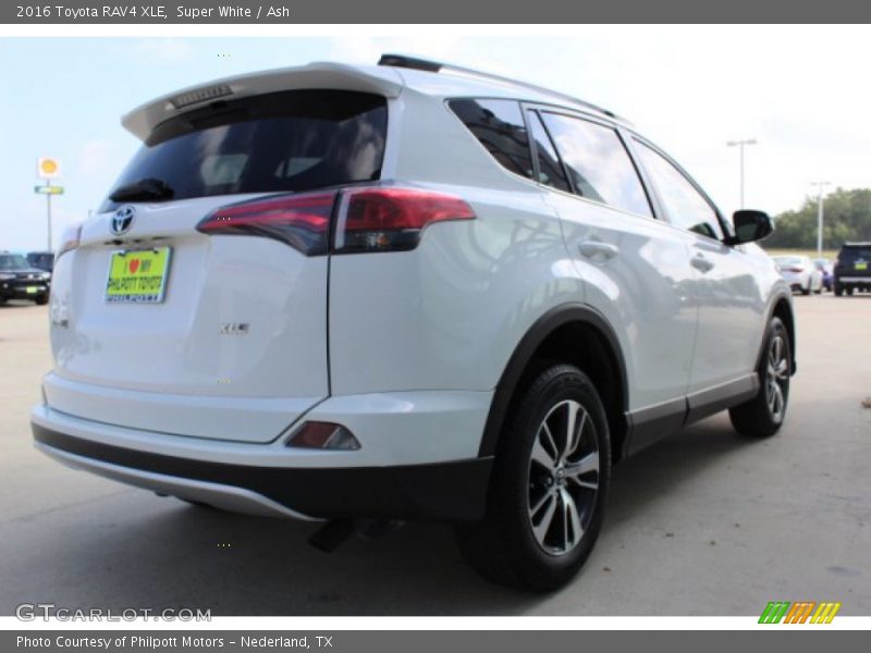 Super White / Ash 2016 Toyota RAV4 XLE