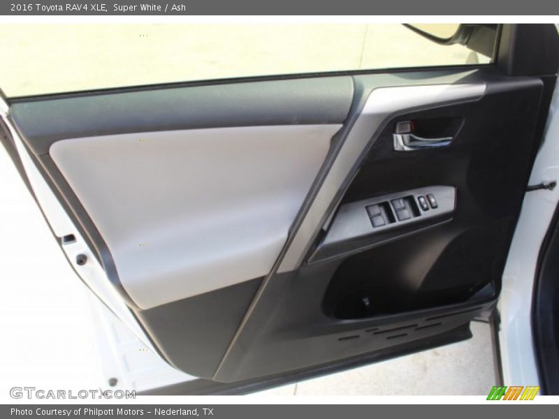 Super White / Ash 2016 Toyota RAV4 XLE