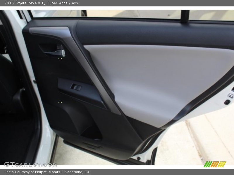 Super White / Ash 2016 Toyota RAV4 XLE