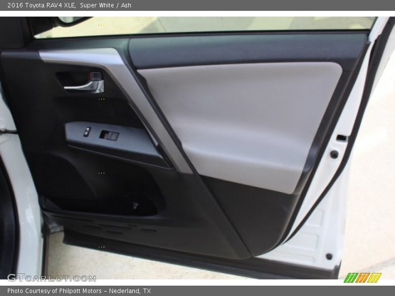 Super White / Ash 2016 Toyota RAV4 XLE